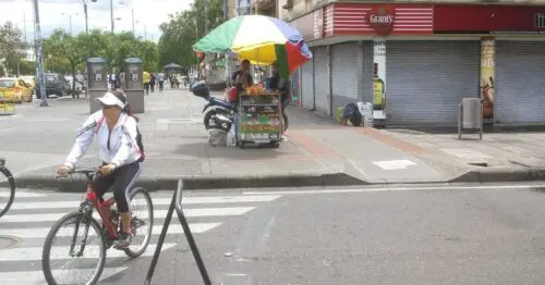 JUGO DE NARANJA  MANGO Y PAPAYA